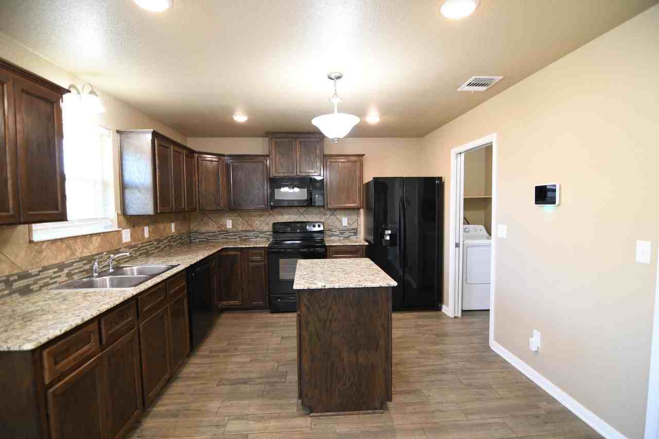 918 Kacie Dr - Photo 4 of 27