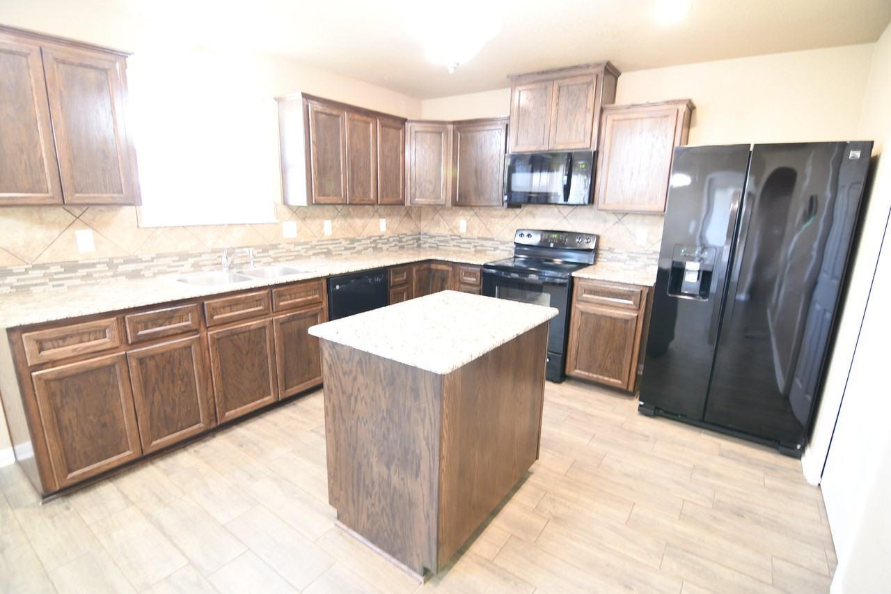 918 Kacie Dr - Photo 5 of 27