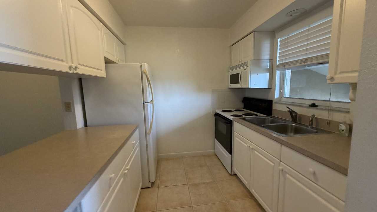 2845 Magdalina Dr - Photo 5 of 11