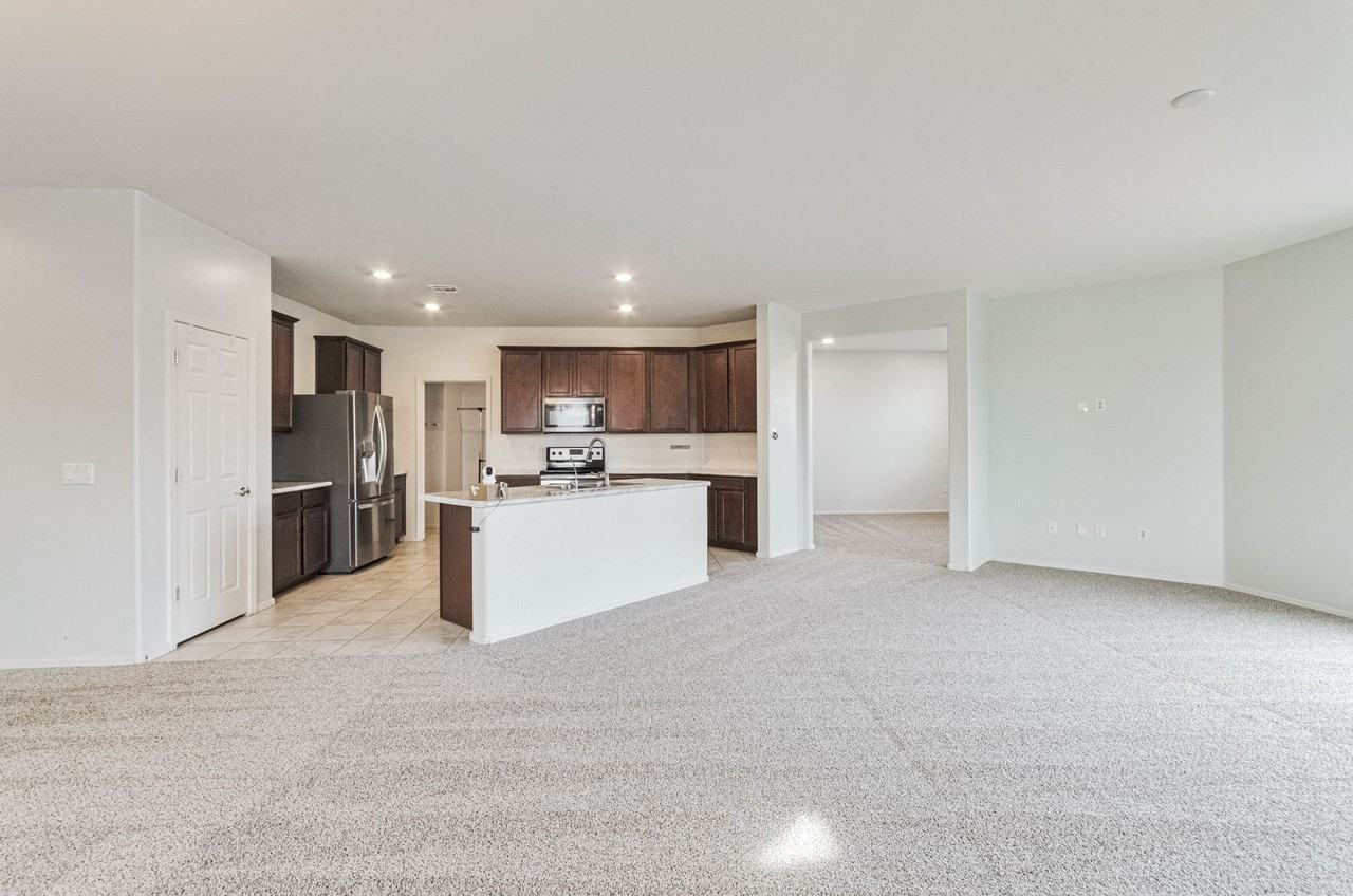 8518 W Pelican Pl - Photo 5 of 25