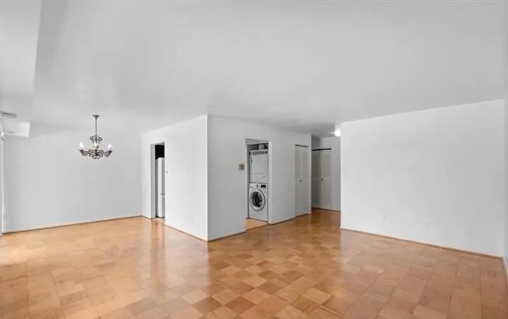 112 Monroe St - Photo 2 of 12