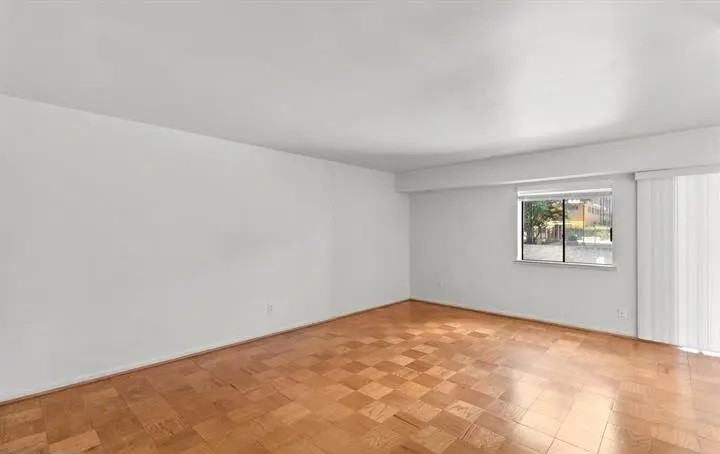 112 Monroe St - Photo 3 of 12