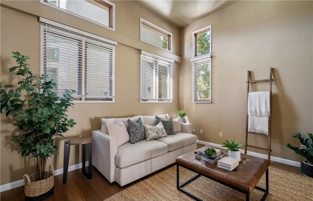 1106 Oceanaire Dr - Photo 2 of 18