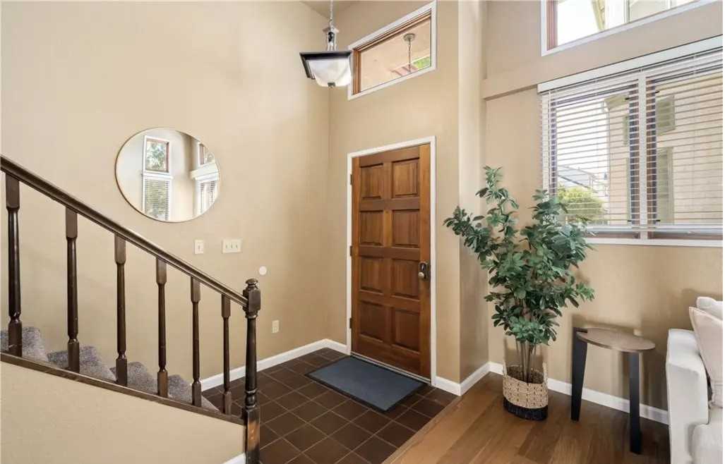 1106 Oceanaire Dr - Photo 4 of 18