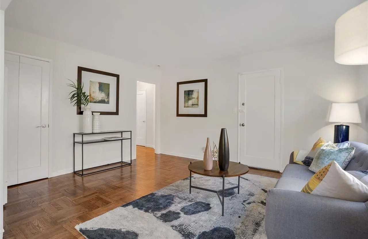 2147 Stuart St - Photo 3 of 13