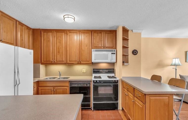 345 E 93rd St #4D - Photo 2 of 11