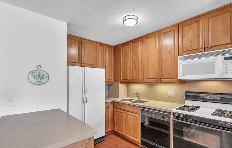 345 E 93rd St #4D - Photo 3 of 11