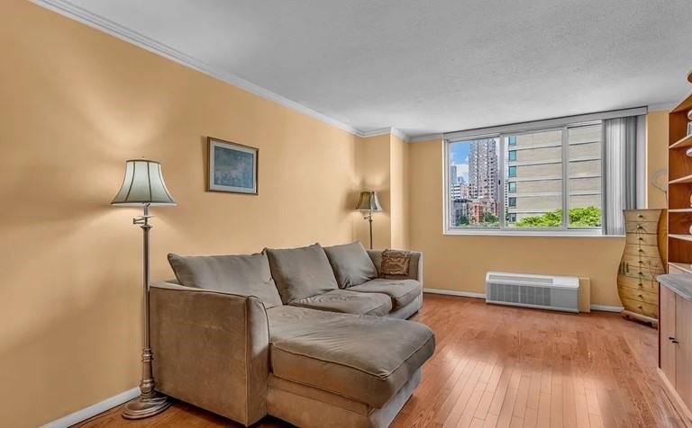 345 E 93rd St #4D - Photo 5 of 11