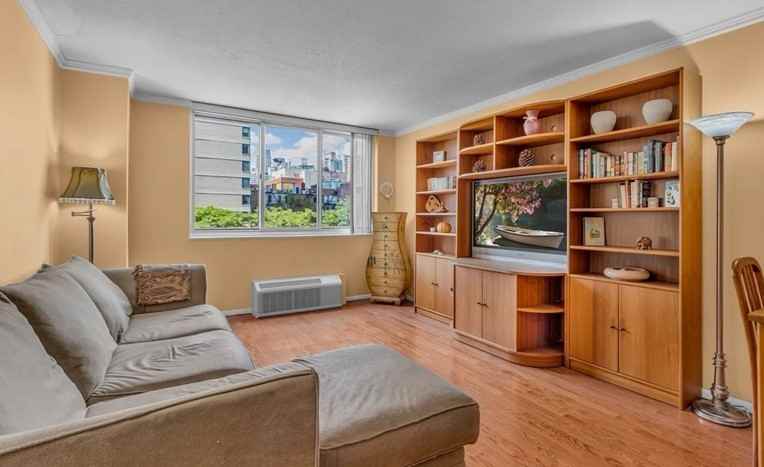 345 E 93rd St #4D - Photo 6 of 11