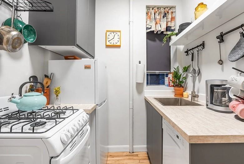 520 W 50th St #B4 - Photo 6 of 9