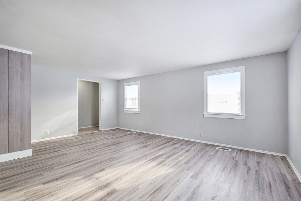 2416 Crest Ave - Photo 5 of 17