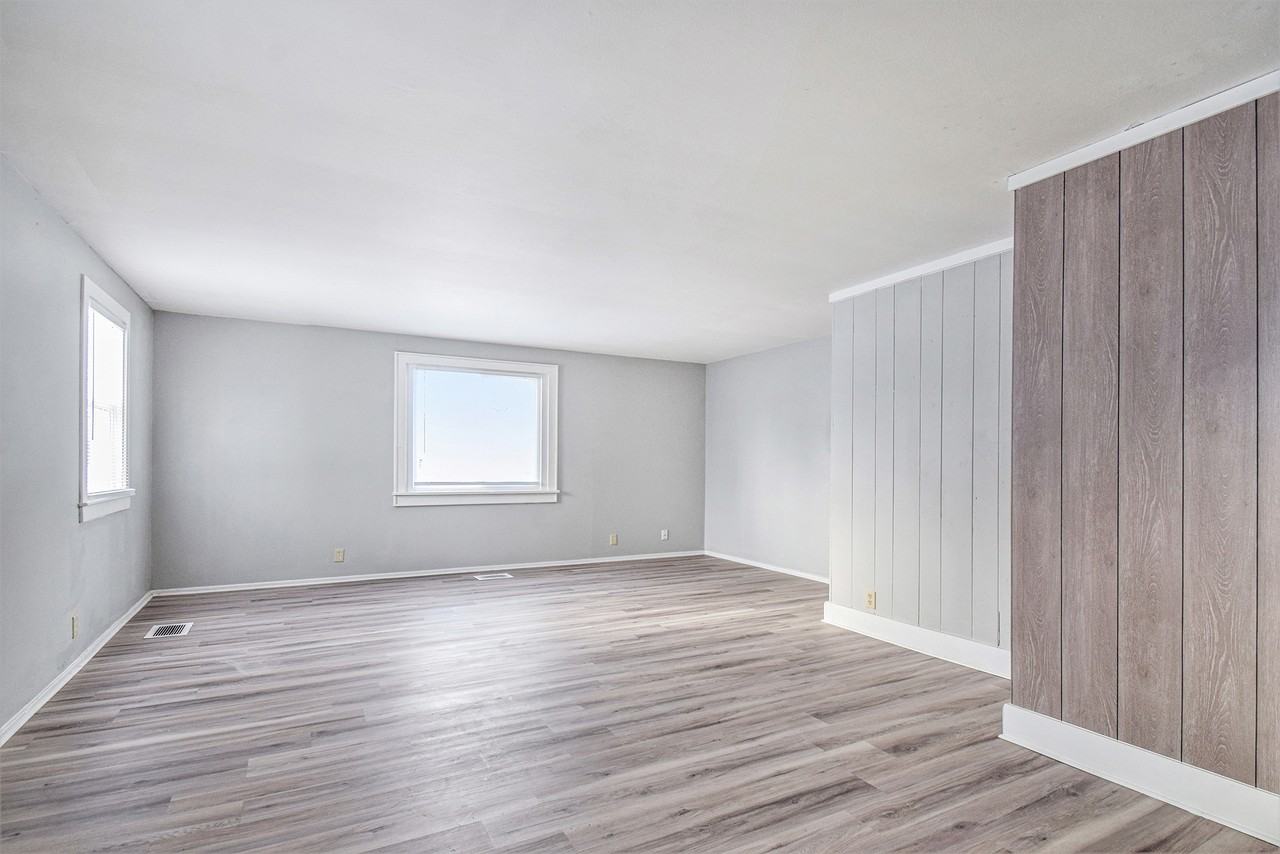 2416 Crest Ave - Photo 6 of 17