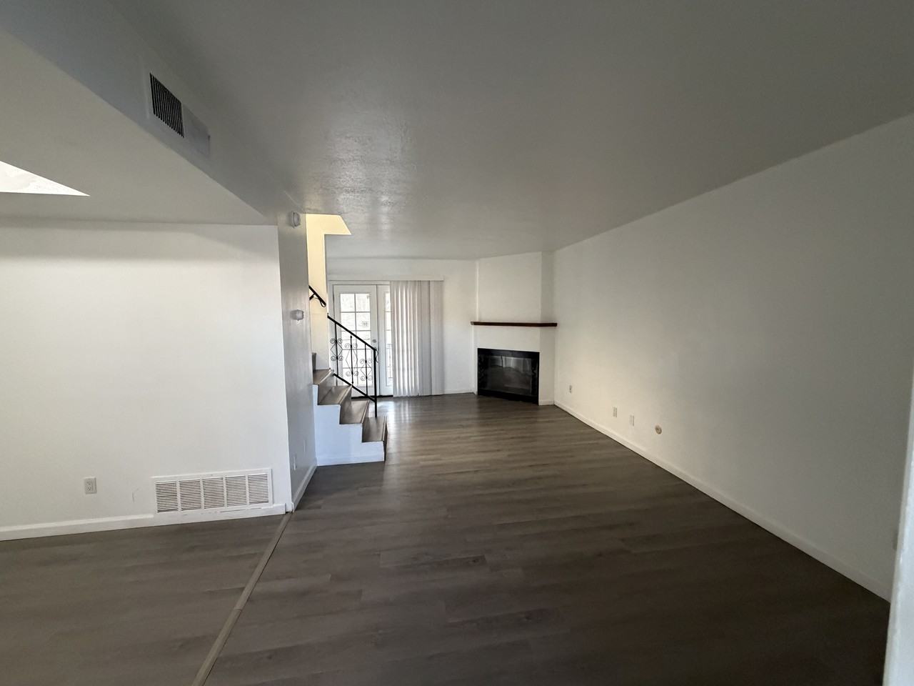 812 Ortiz Dr Se - Photo 4 of 22