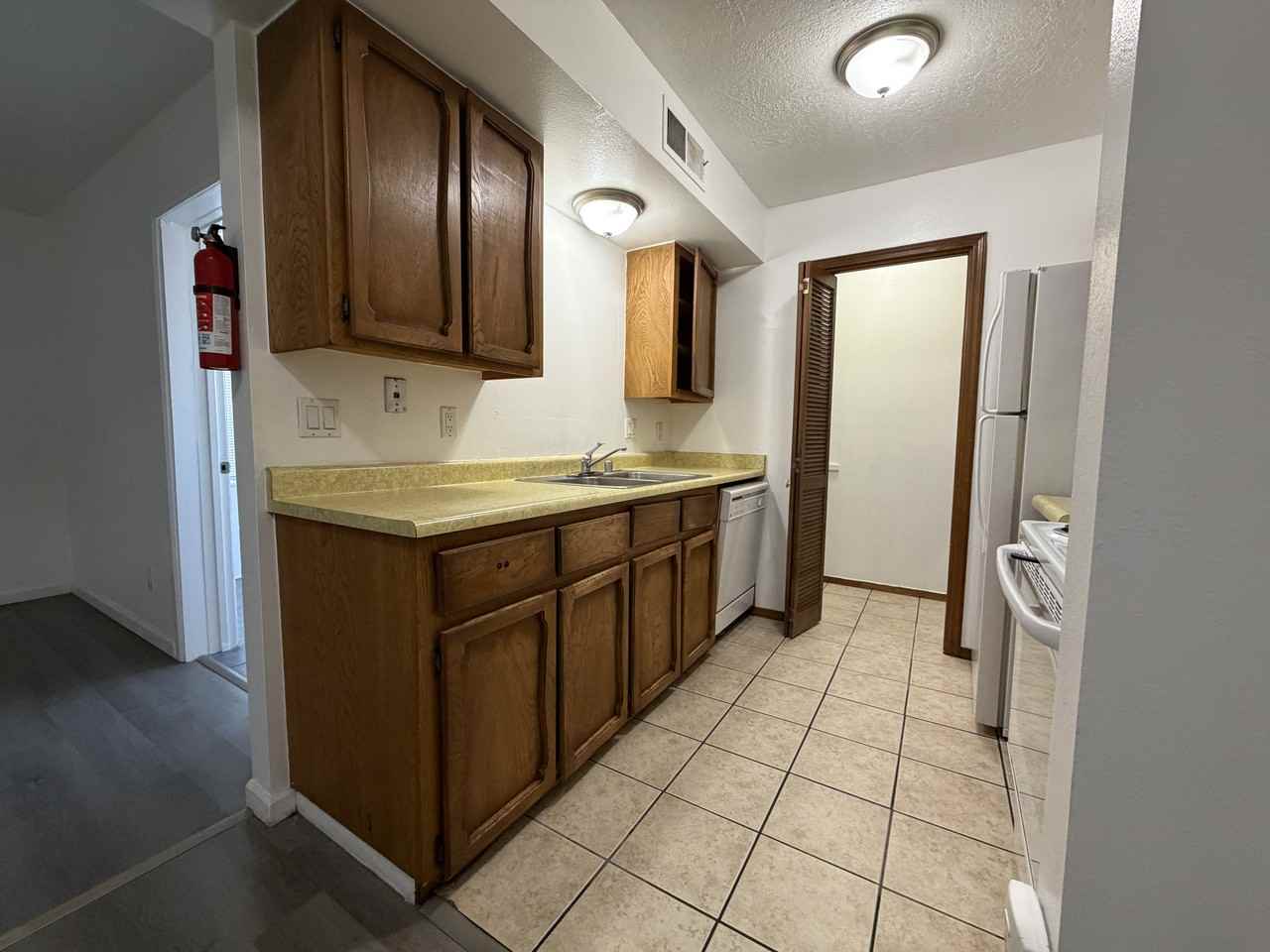 812 Ortiz Dr Se - Photo 6 of 22