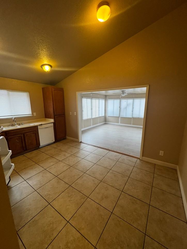 2407 Dry Creek Way - Photo 5 of 17