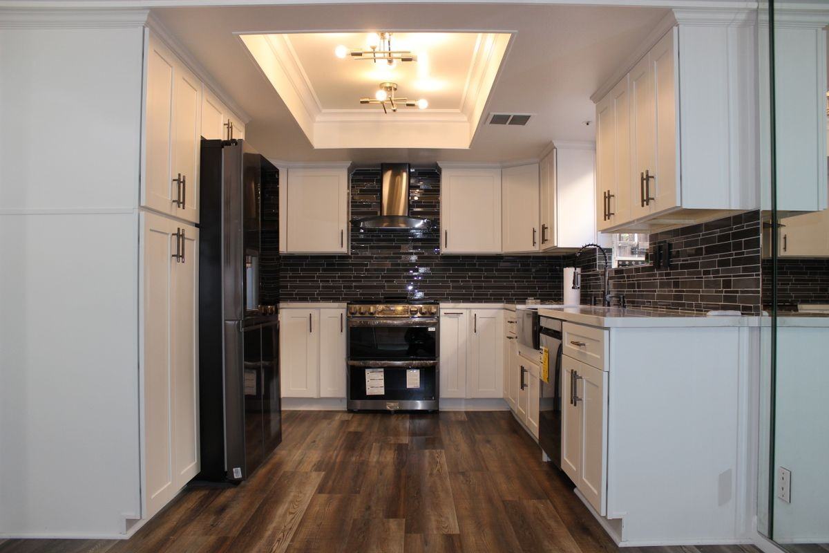 9165 1/2 Noble Ave - Photo 7 of 28