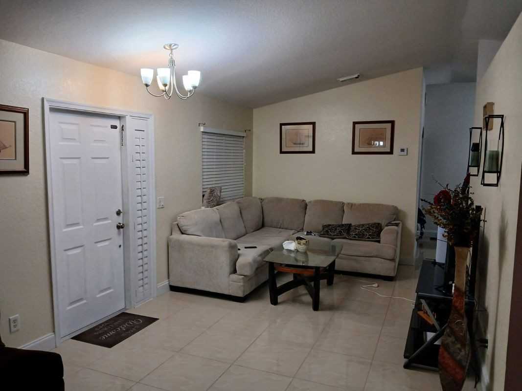 958 Sw Jaslo Ave - Photo 4 of 8