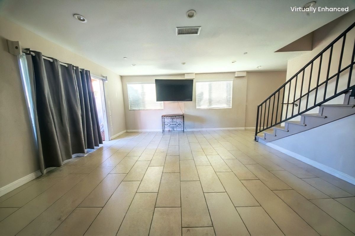 2409 N Wilmington Ave ##1 - Photo 3 of 12