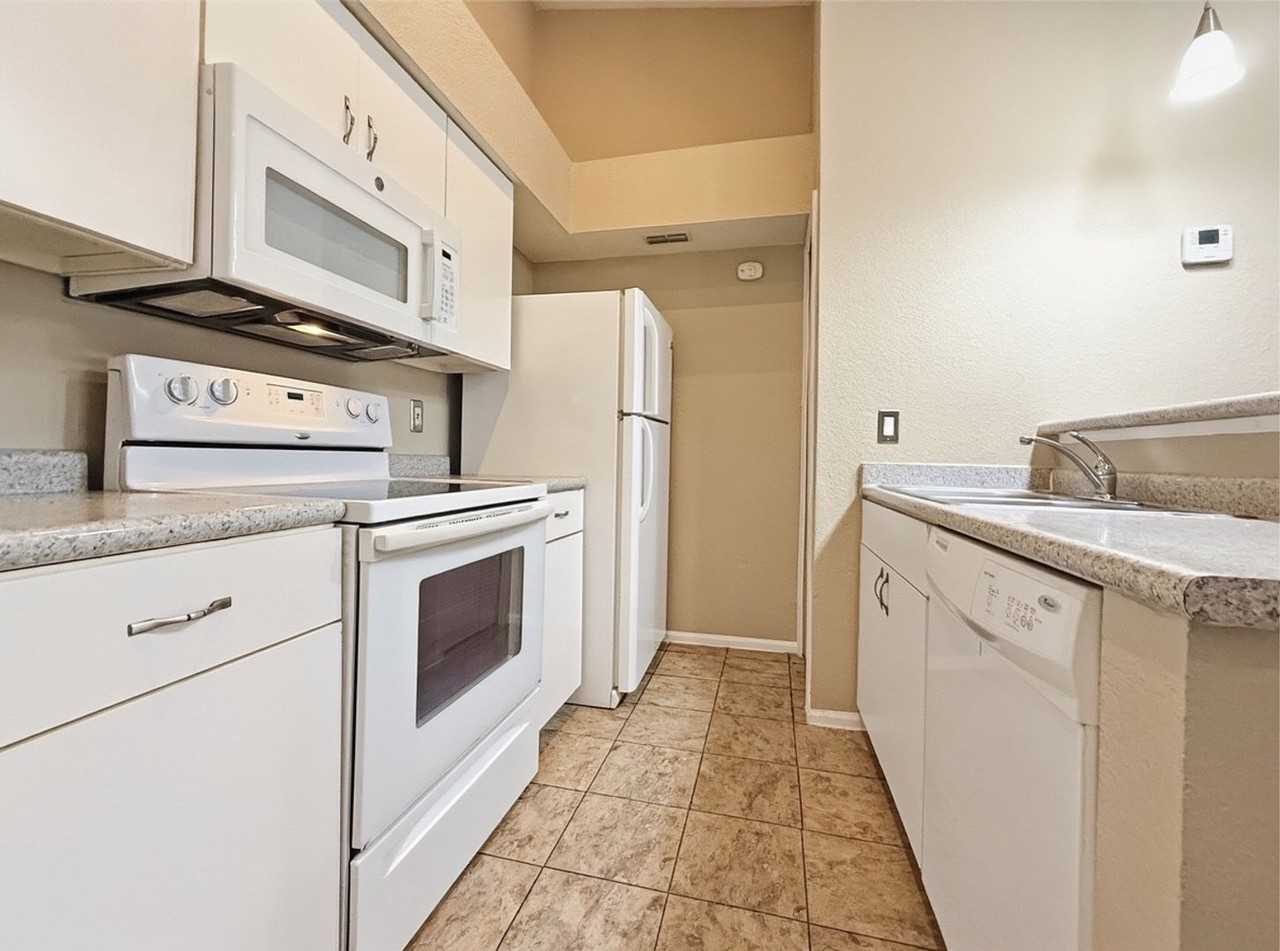 5112 Park Central Dr #625 - Photo 7 of 33