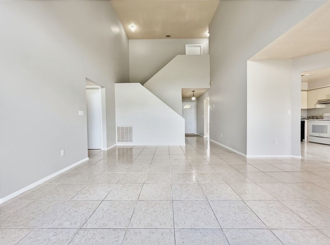 1017 Whalebone Bay Dr - Photo 5 of 36