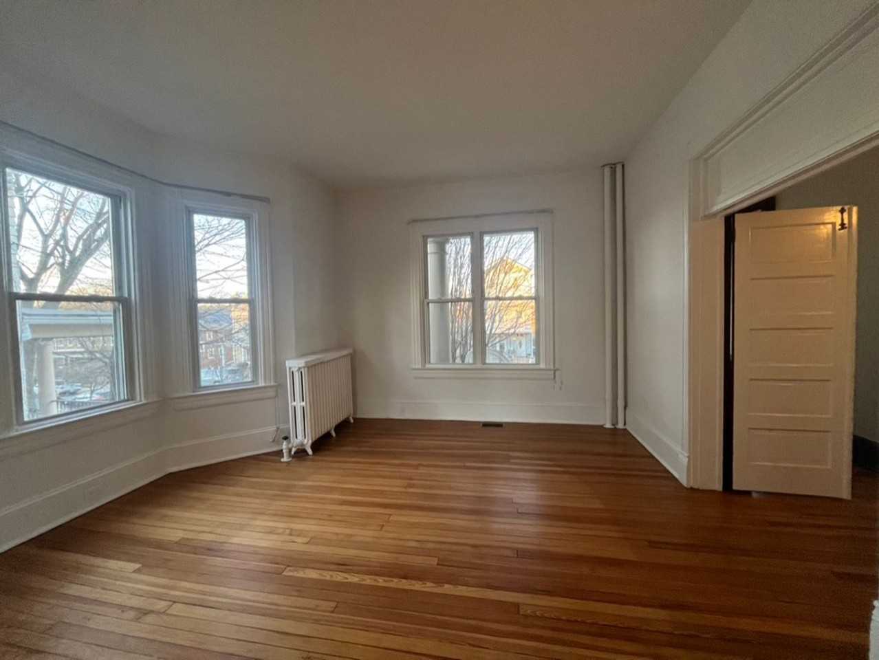 1033 Newton St Ne - Photo 5 of 50