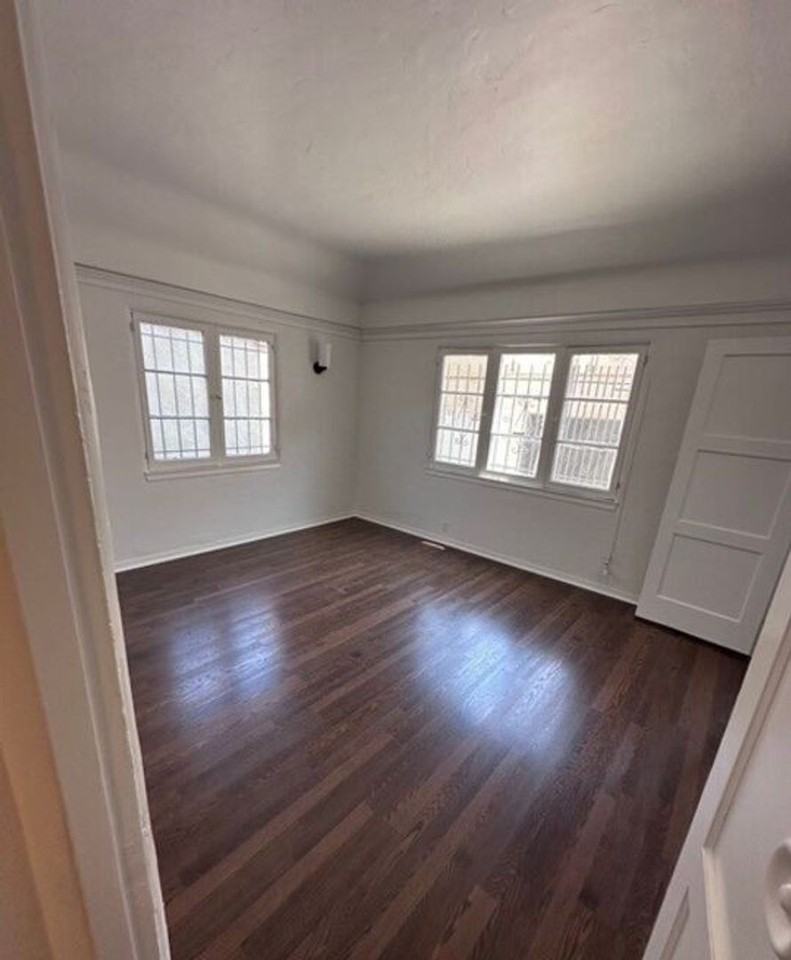 4237 Garthwaite Ave - Photo 4 of 15