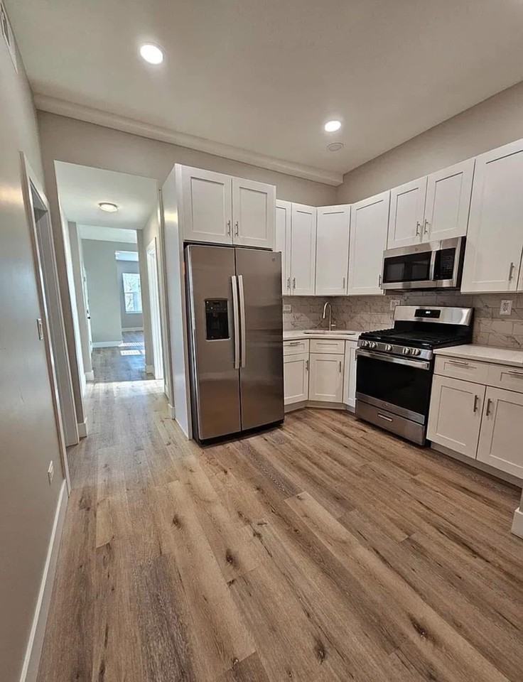 1520 S Homan Ave #2 - Photo 2 of 8