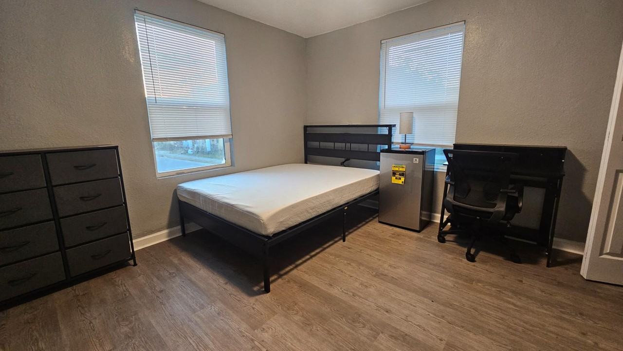 1902 McMillan St - Photo 4 of 15