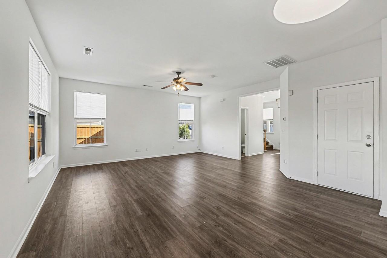 146 Woodbrook Way - Photo 3 of 11