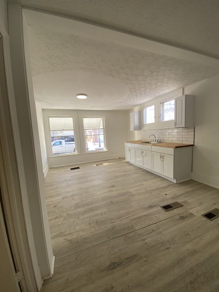 1797 13th St Sw #LEFT - Photo 4 of 10