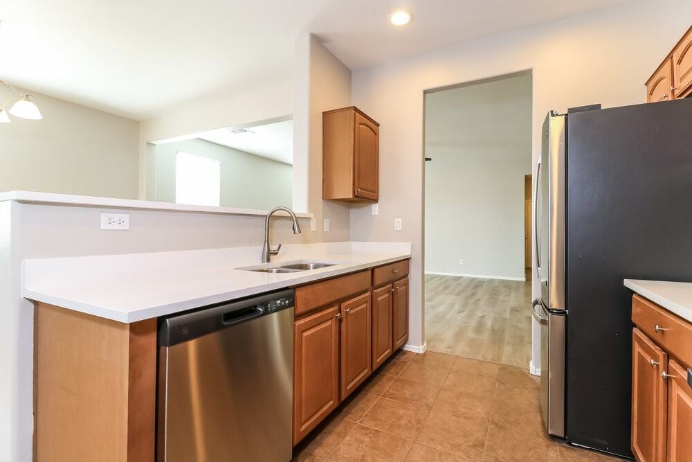 7316 W Glass Ln - Photo 7 of 16