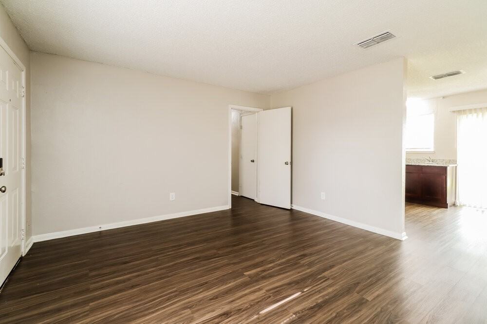 7218 Wren Cir - Photo 4 of 16