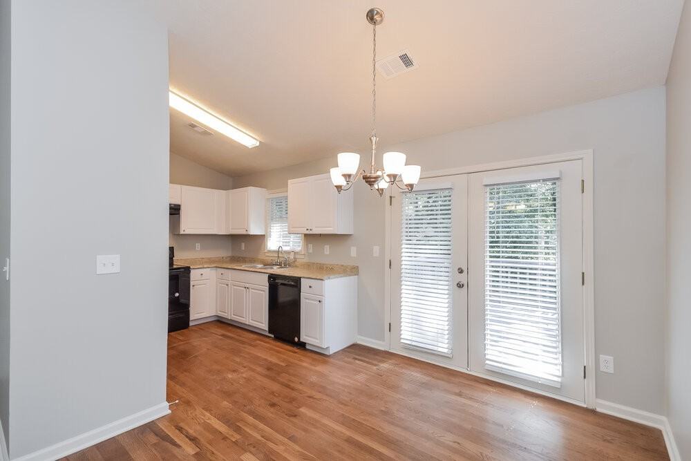 381 Canterbury Ln - Photo 6 of 18