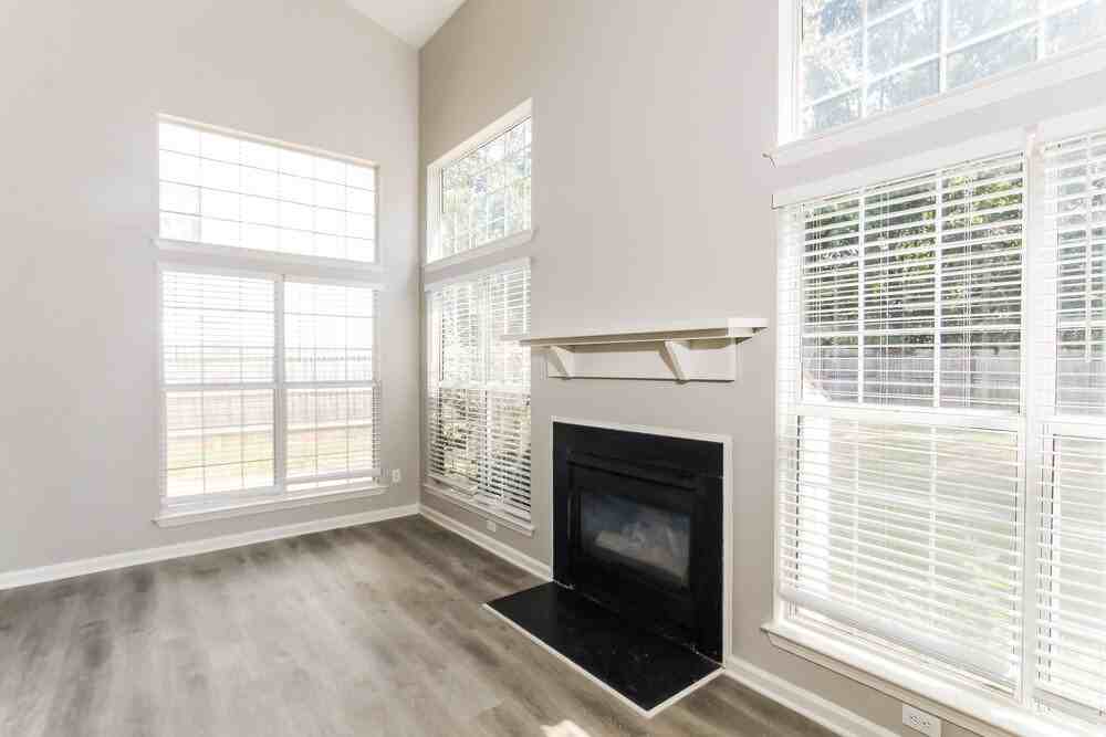 7523 Pence Pond Ln - Photo 5 of 17