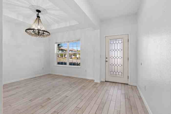 19270 Fallglo Dr - Photo 3 of 40