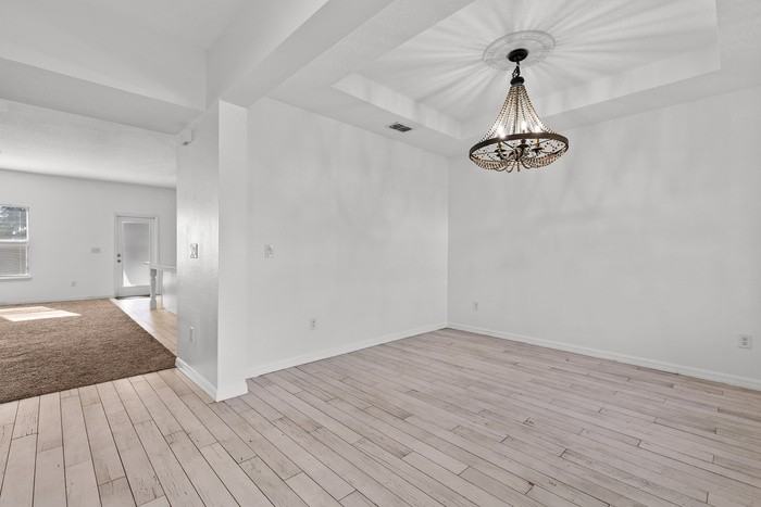 19270 Fallglo Dr - Photo 5 of 40