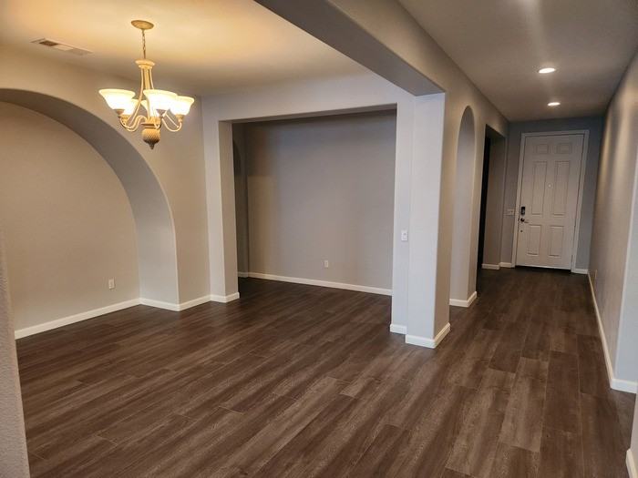 710 Multnomah Ct - Photo 3 of 12