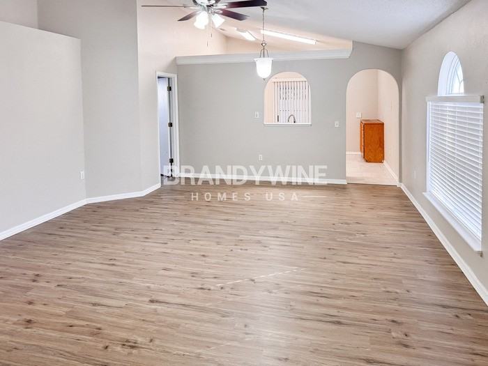 355 Placid Lake Dr - Photo 4 of 18