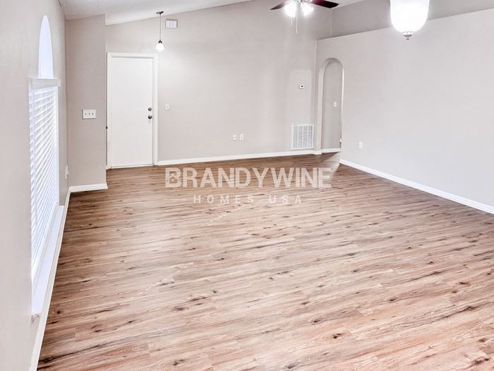 355 Placid Lake Dr - Photo 5 of 18