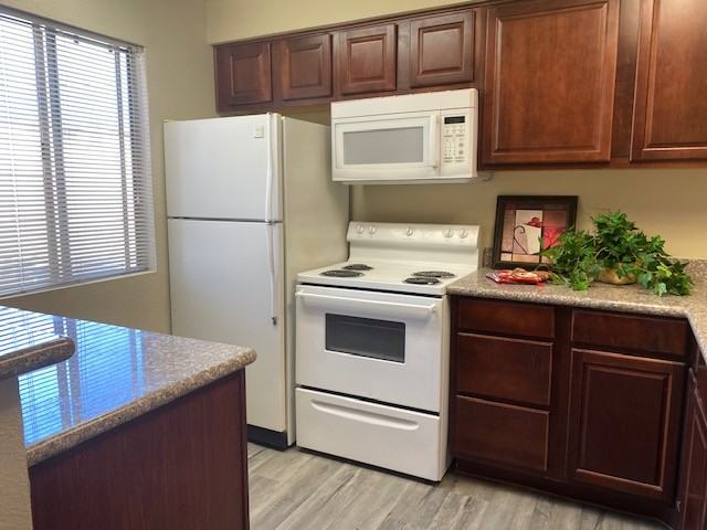 5440 River Glen Dr #B136 - Photo 5 of 31