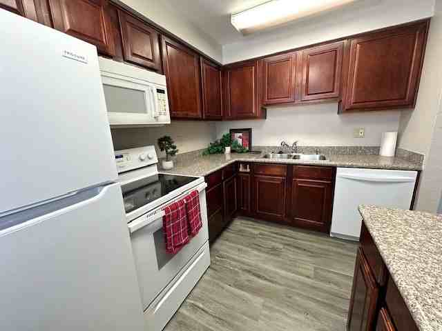 5440 River Glen Dr #B136 - Photo 6 of 31