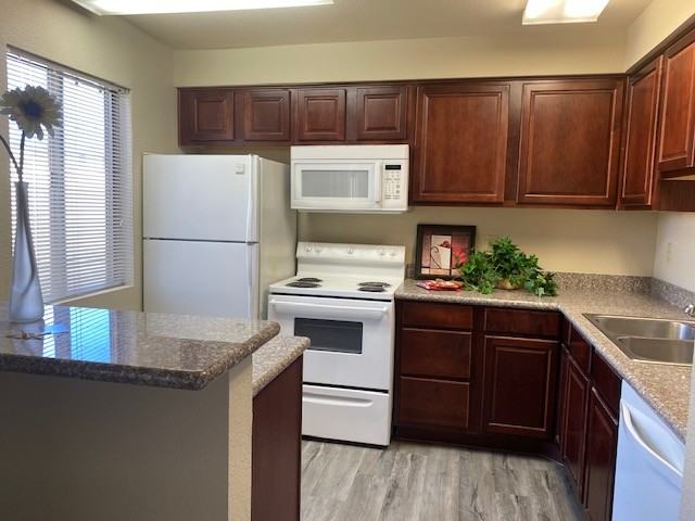 5440 River Glen Dr #B136 - Photo 7 of 31