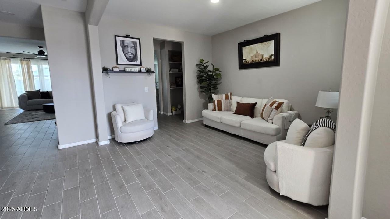 5717 N 108th Ave - Photo 4 of 50