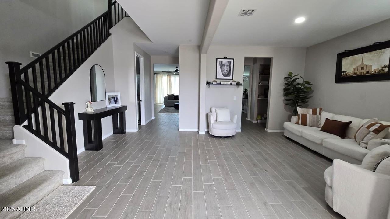 5717 N 108th Ave - Photo 5 of 50