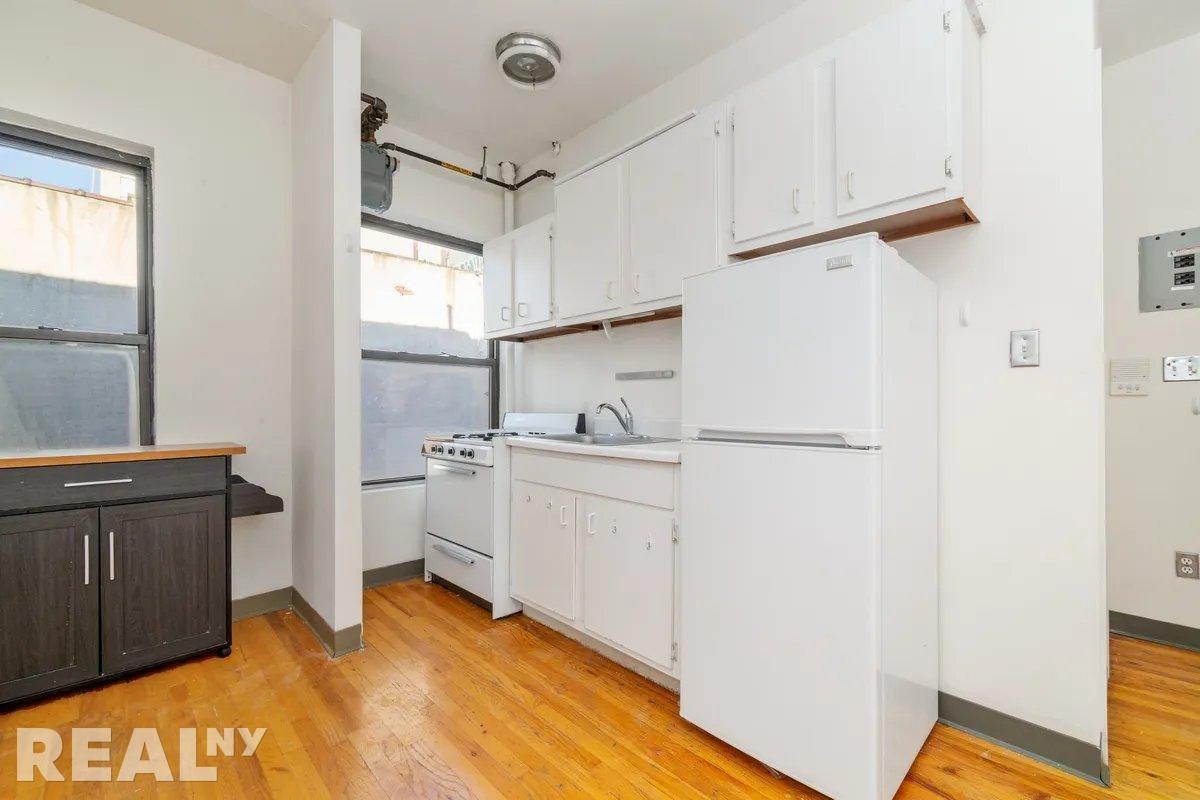 E 14th St #11 - Photo 2 of 8