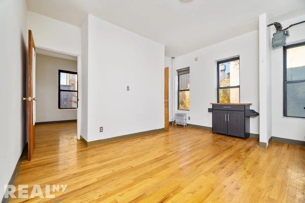 E 14th St #11 - Photo 3 of 8