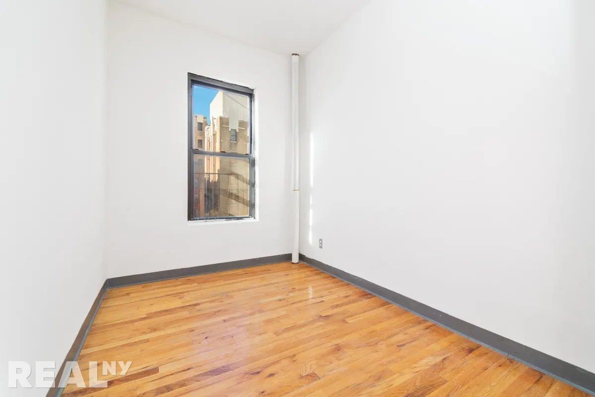 E 14th St #11 - Photo 5 of 8