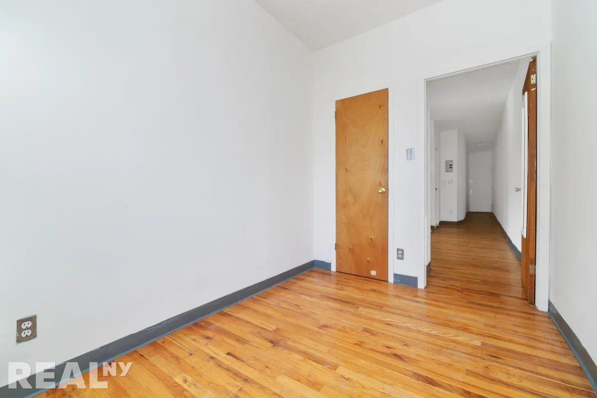 E 14th St #11 - Photo 6 of 8