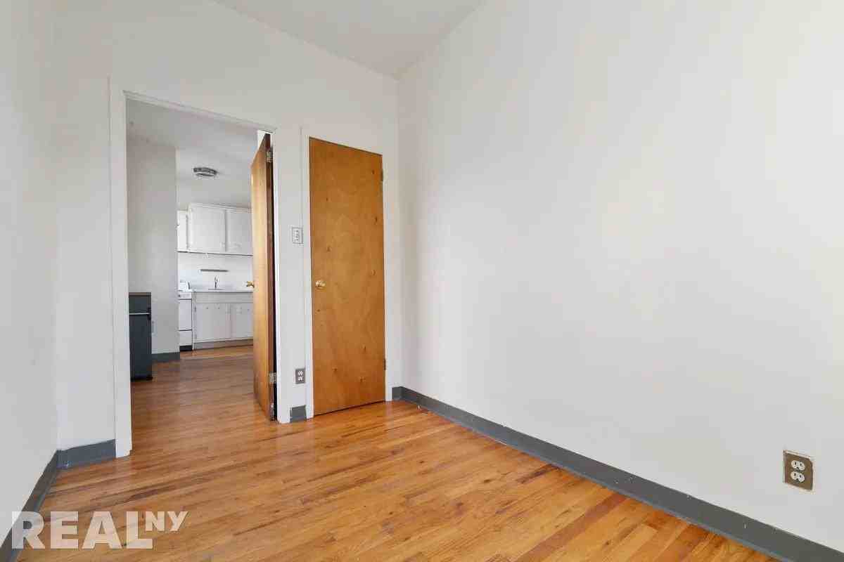 E 14th St #11 - Photo 7 of 8