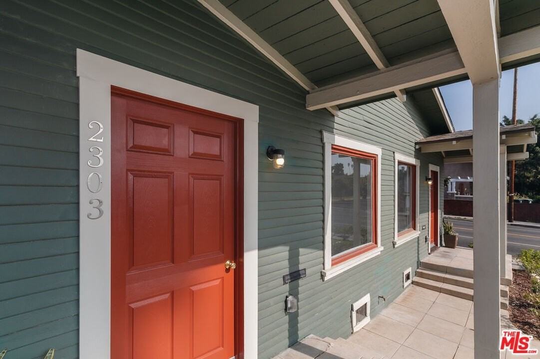 2303 W 30th St - Photo 2 of 19